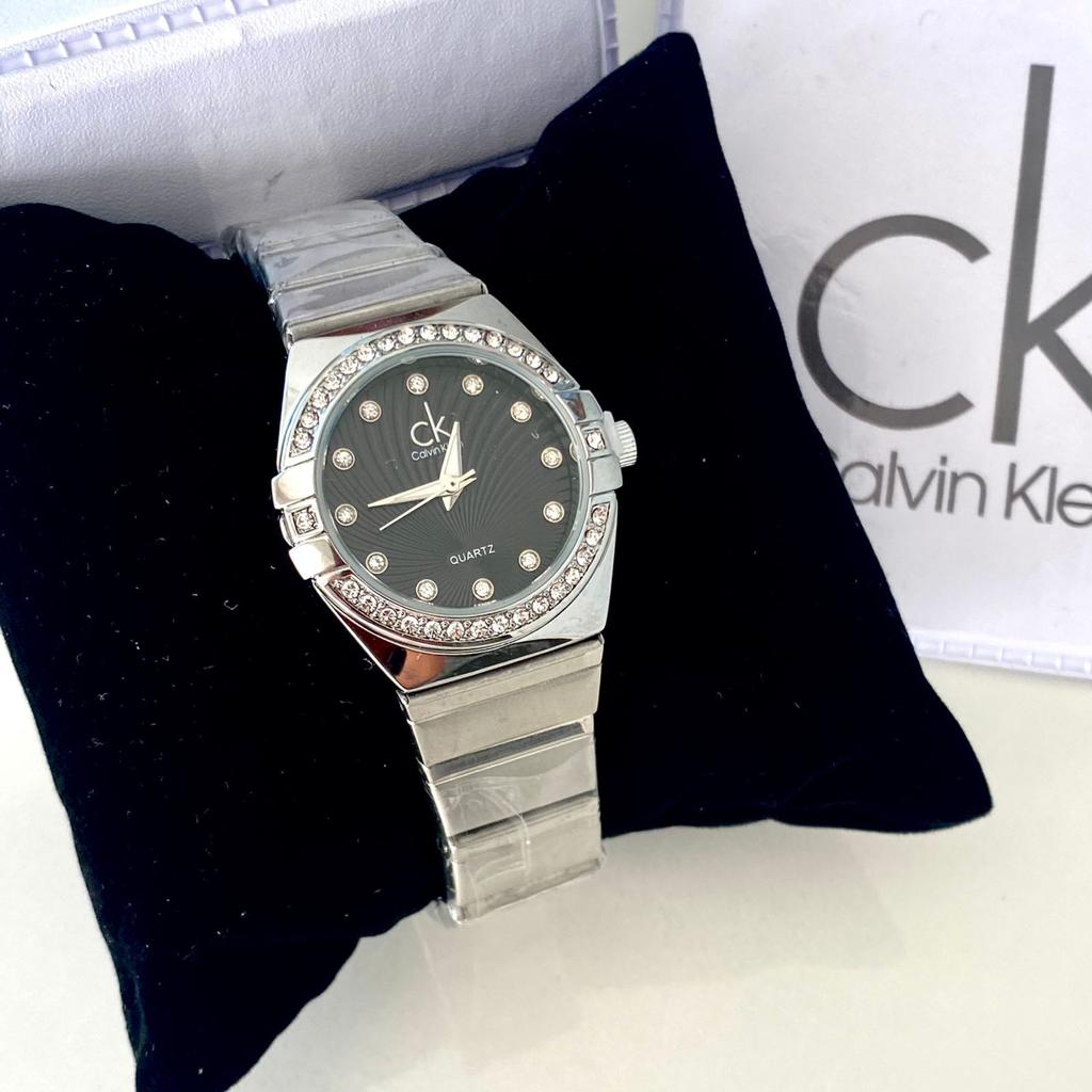 Calvin Klein feminino Cravejado