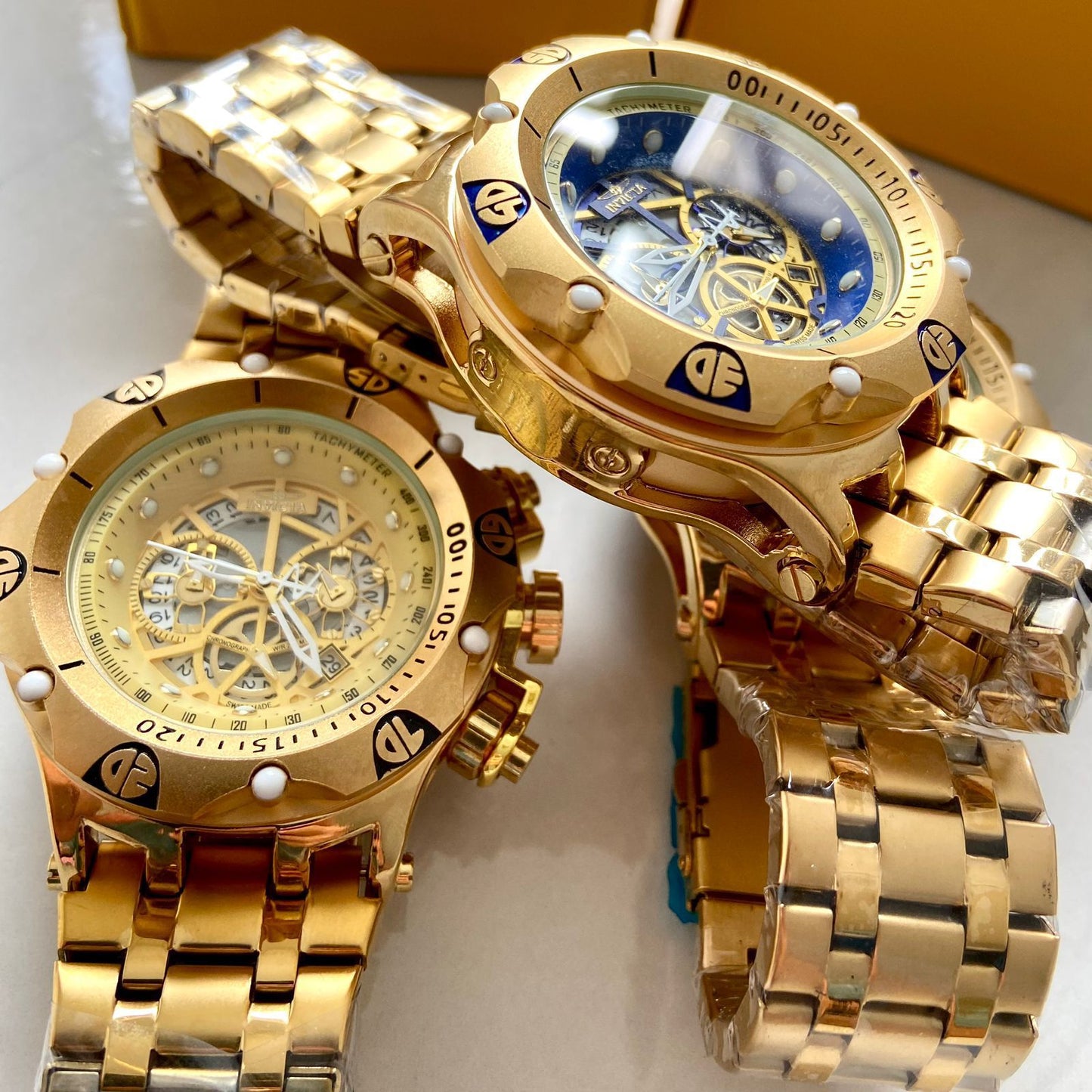 Invicta Hibrid Funcional + Corrente de brinde