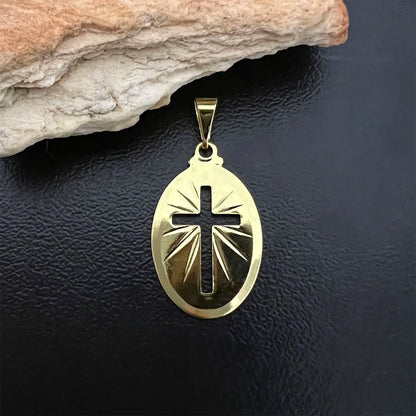 Pingente Medalha Oval Cruz Vazada (2,4cmX1,6cm) (Banho Ouro 24k)