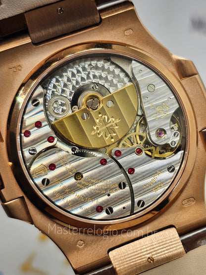 Patek Philippe Nautilus
Moonphase 5712/1R Rose Super C