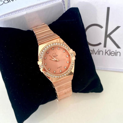 Calvin Klein feminino Cravejado