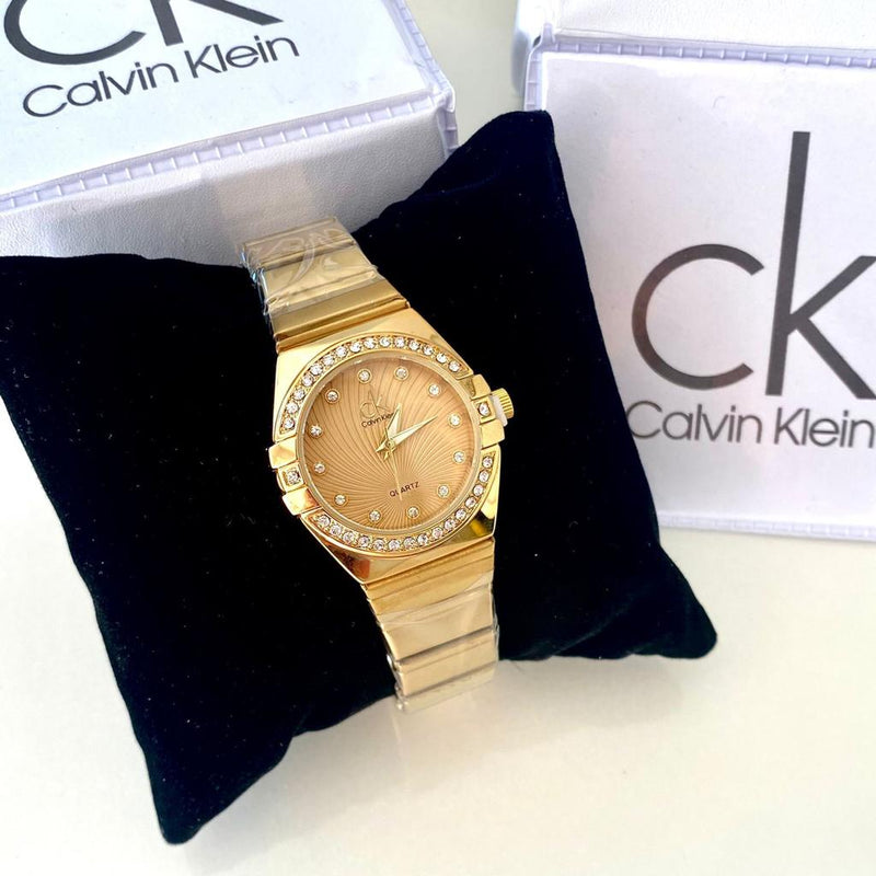 Calvin Klein feminino Cravejado