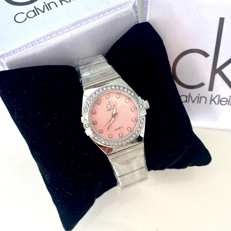 Calvin Klein feminino Cravejado