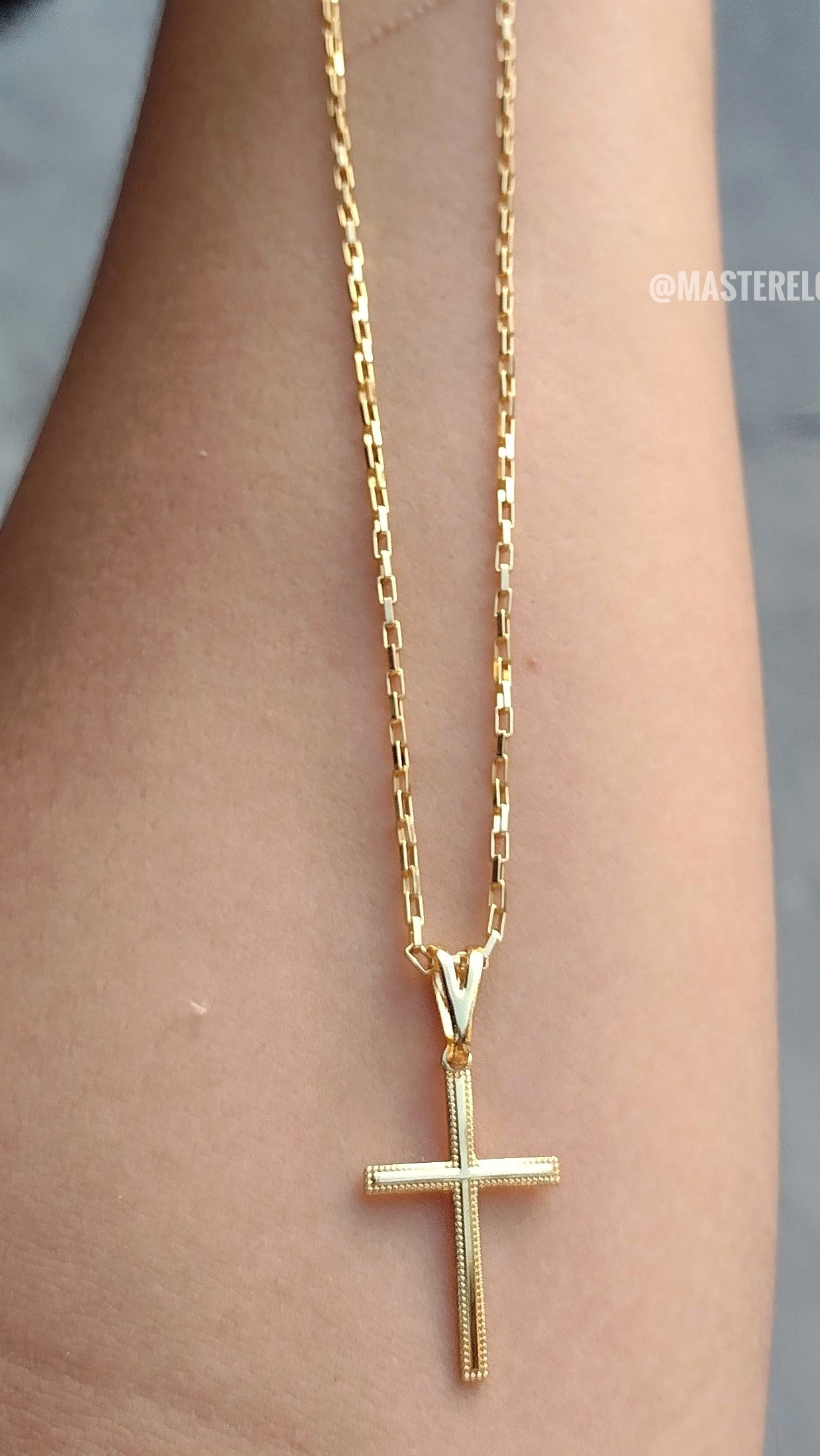 Corrente Cubinho 1,5mm 70cm + Pingente Crucifixo (Banho Ouro 24K)